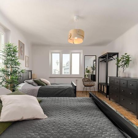 King Bed Home, 3 Bed Rooms, Perfect For Long Term Stay Wien Ngoại thất bức ảnh