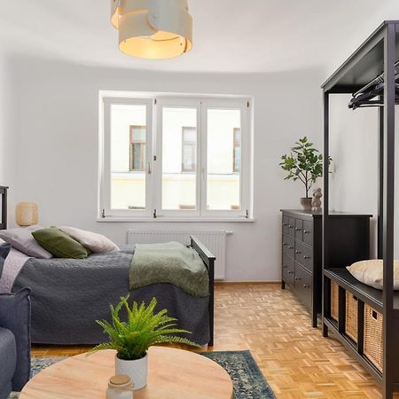 King Bed Home, 3 Bed Rooms, Perfect For Long Term Stay Wien Ngoại thất bức ảnh