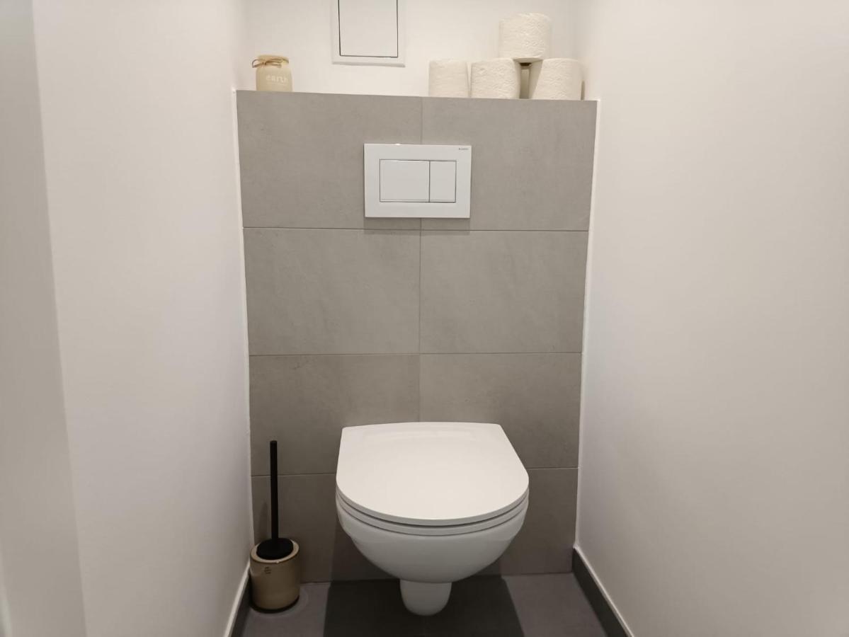 King Bed Home, 3 Bed Rooms, Perfect For Long Term Stay Wien Ngoại thất bức ảnh