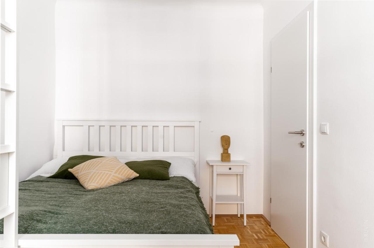 King Bed Home, 3 Bed Rooms, Perfect For Long Term Stay Wien Ngoại thất bức ảnh