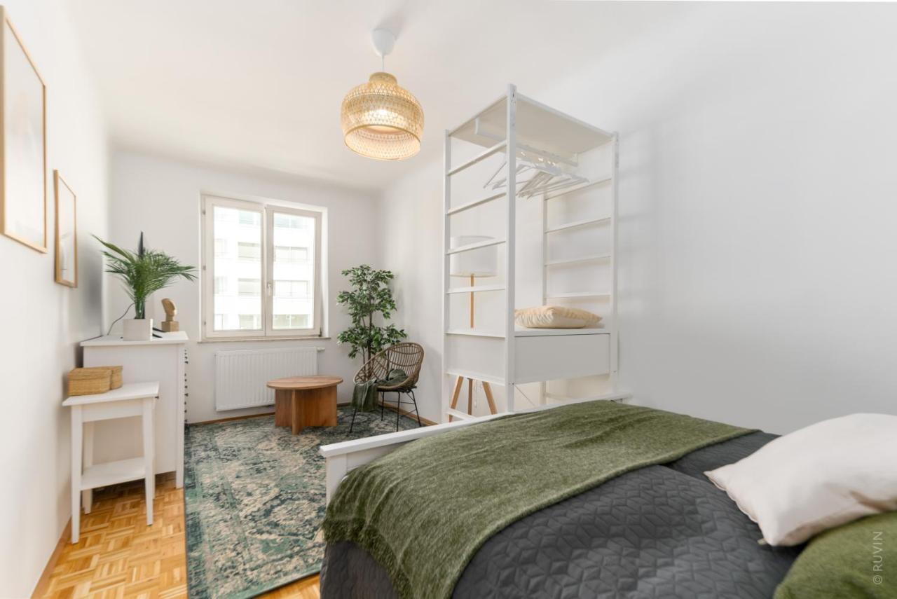 King Bed Home, 3 Bed Rooms, Perfect For Long Term Stay Wien Ngoại thất bức ảnh