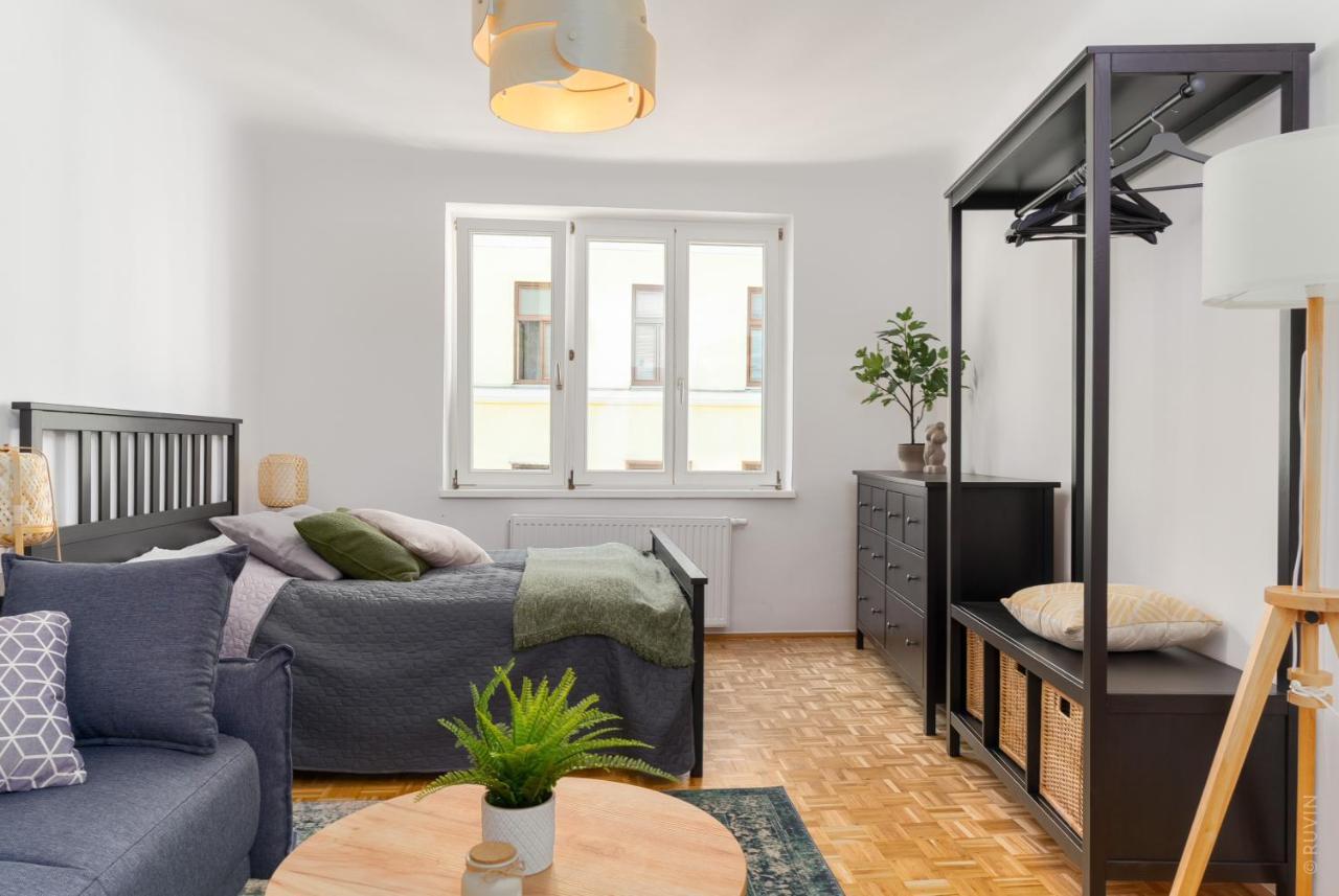 King Bed Home, 3 Bed Rooms, Perfect For Long Term Stay Wien Ngoại thất bức ảnh