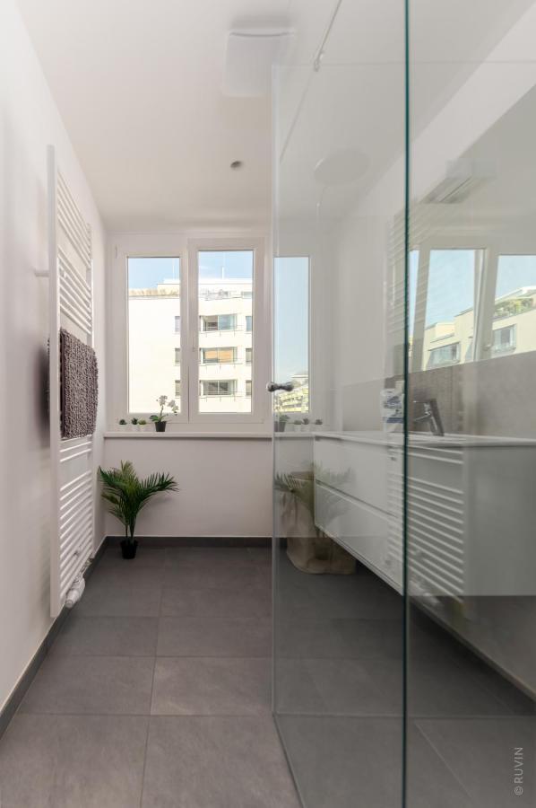 King Bed Home, 3 Bed Rooms, Perfect For Long Term Stay Wien Ngoại thất bức ảnh