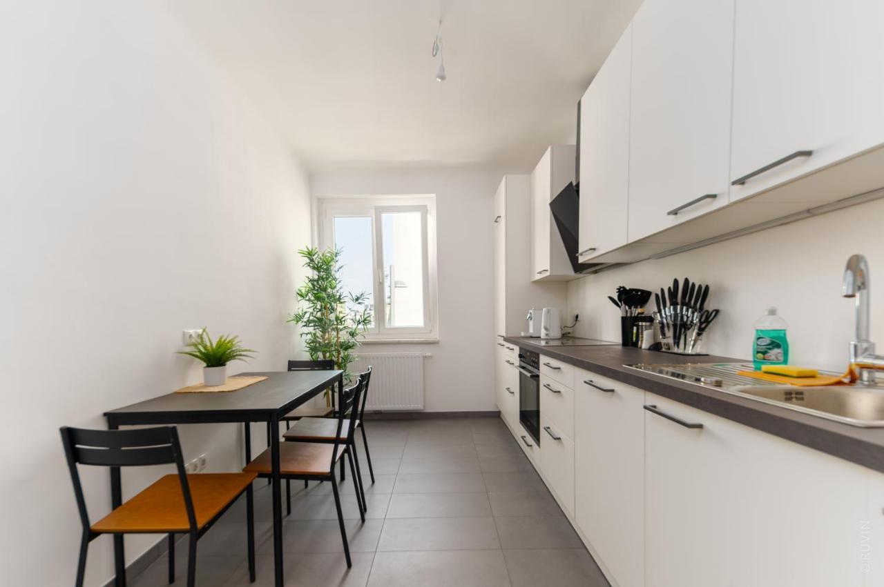 King Bed Home, 3 Bed Rooms, Perfect For Long Term Stay Wien Ngoại thất bức ảnh