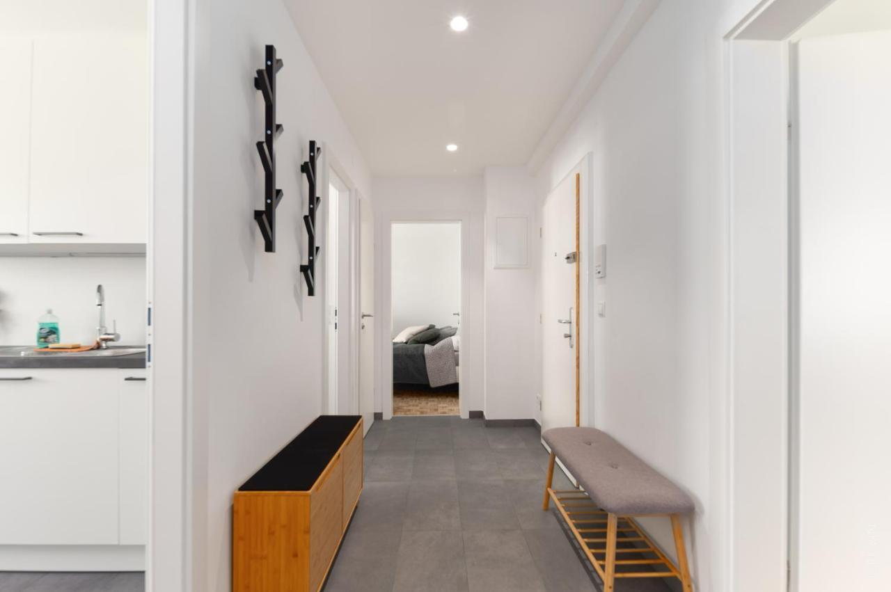 King Bed Home, 3 Bed Rooms, Perfect For Long Term Stay Wien Ngoại thất bức ảnh